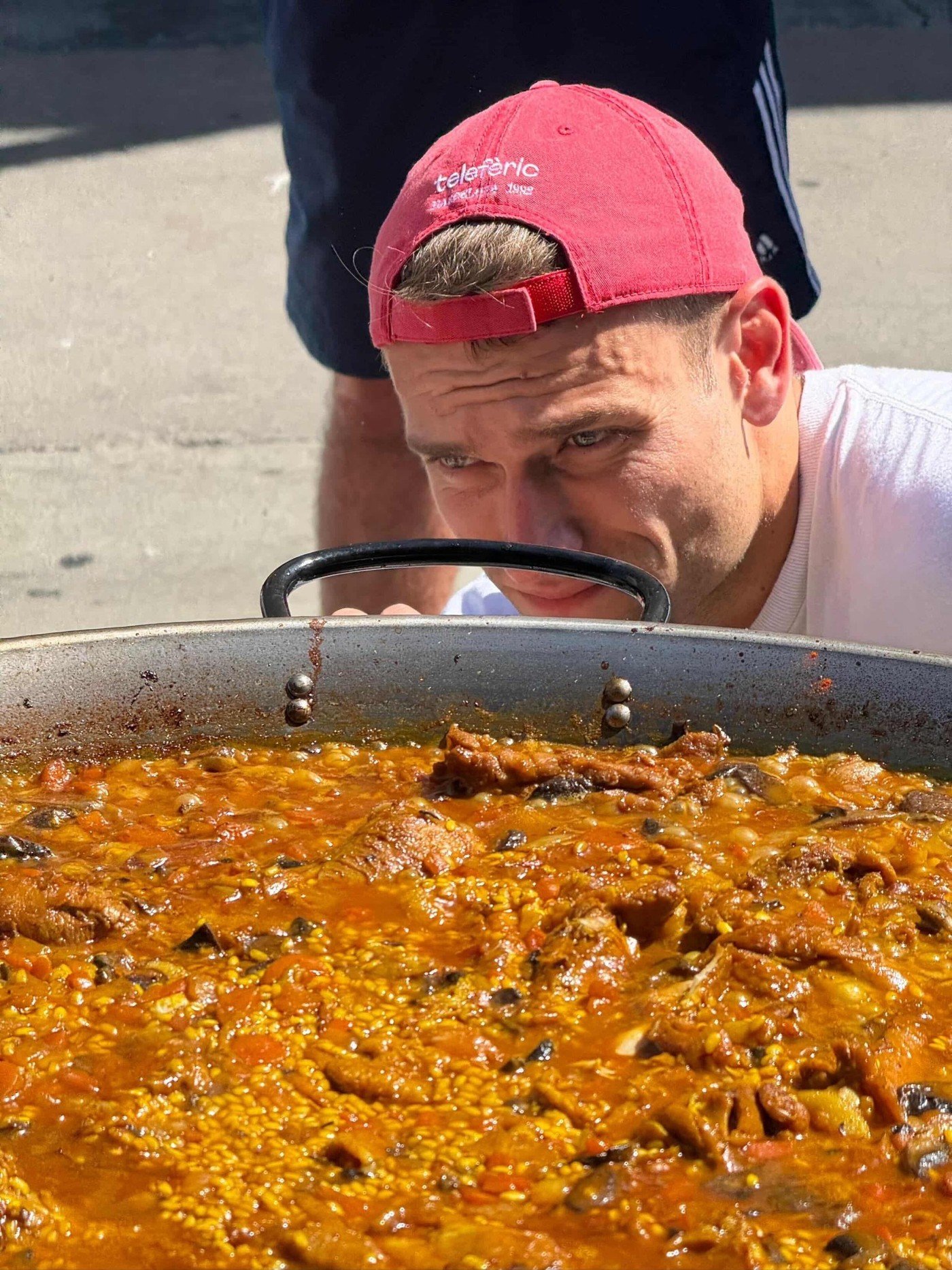 Pau checking the fire and the paella